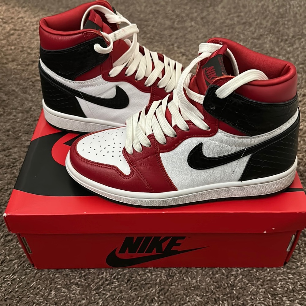 WMNS AIR JORDAN 1 RETRO HIGH OG 'SATIN RED SNAKE”AUTHENTICATED.